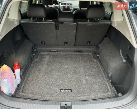 Серый Фольксваген Тигуан, объемом двигателя 2 л и пробегом 126 тыс. км за 19400 $, фото 6 на Automoto.ua