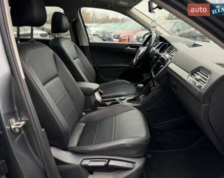 Сірий Фольксваген Тігуан, об'ємом двигуна 1.98 л та пробігом 152 тис. км за 18400 $, фото 59 на Automoto.ua