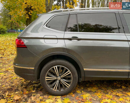 Серый Фольксваген Тигуан, объемом двигателя 2 л и пробегом 205 тыс. км за 16940 $, фото 10 на Automoto.ua