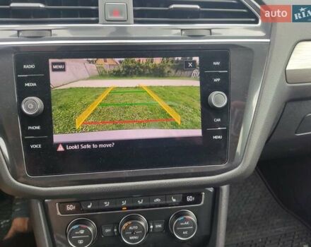 Серый Фольксваген Тигуан, объемом двигателя 1.98 л и пробегом 134 тыс. км за 20000 $, фото 22 на Automoto.ua