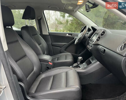 Серый Фольксваген Тигуан, объемом двигателя 2 л и пробегом 172 тыс. км за 10990 $, фото 9 на Automoto.ua