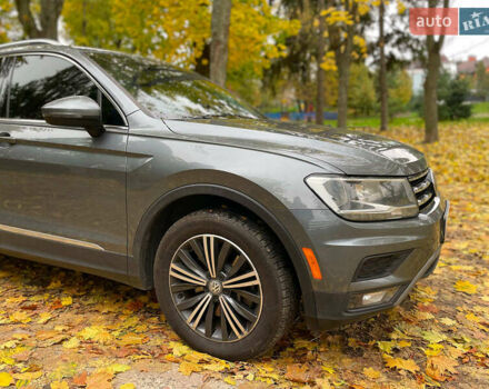 Серый Фольксваген Тигуан, объемом двигателя 2 л и пробегом 205 тыс. км за 16940 $, фото 5 на Automoto.ua