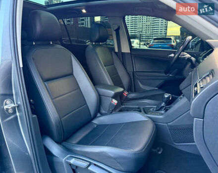 Серый Фольксваген Тигуан, объемом двигателя 2 л и пробегом 155 тыс. км за 18500 $, фото 22 на Automoto.ua