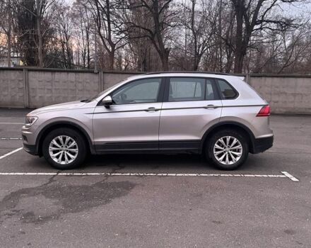 Сірий Фольксваген Тігуан, об'ємом двигуна 2 л та пробігом 250 тис. км за 15900 $, фото 3 на Automoto.ua