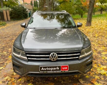 Серый Фольксваген Тигуан, объемом двигателя 2 л и пробегом 205 тыс. км за 16940 $, фото 3 на Automoto.ua