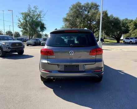 Серый Фольксваген Тигуан, объемом двигателя 2 л и пробегом 53 тыс. км за 12000 $, фото 4 на Automoto.ua