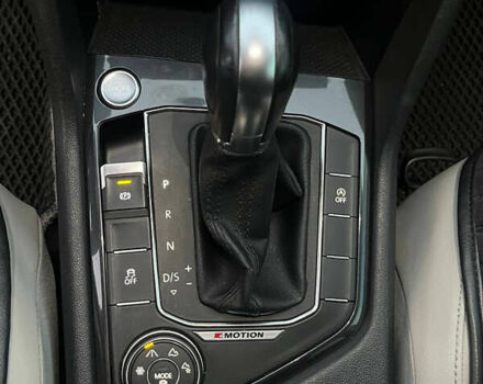 Серый Фольксваген Тигуан, объемом двигателя 1.98 л и пробегом 127 тыс. км за 17800 $, фото 15 на Automoto.ua