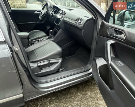 Серый Фольксваген Тигуан, объемом двигателя 2 л и пробегом 126 тыс. км за 19400 $, фото 7 на Automoto.ua