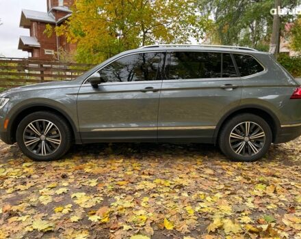 Серый Фольксваген Тигуан, объемом двигателя 2 л и пробегом 205 тыс. км за 16940 $, фото 17 на Automoto.ua