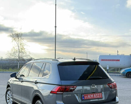 Серый Фольксваген Тигуан, объемом двигателя 2 л и пробегом 240 тыс. км за 14999 $, фото 5 на Automoto.ua