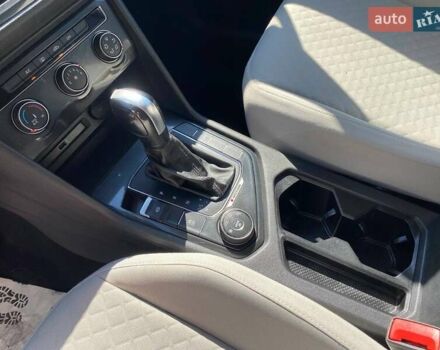 Серый Фольксваген Тигуан, объемом двигателя 2 л и пробегом 172 тыс. км за 14300 $, фото 17 на Automoto.ua