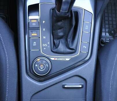 Сірий Фольксваген Тігуан, об'ємом двигуна 1.98 л та пробігом 119 тис. км за 22900 $, фото 43 на Automoto.ua