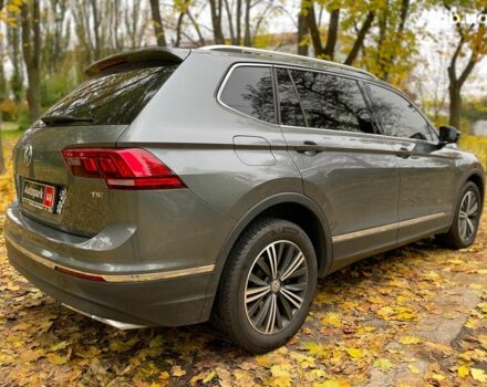 Серый Фольксваген Тигуан, объемом двигателя 2 л и пробегом 205 тыс. км за 16940 $, фото 11 на Automoto.ua