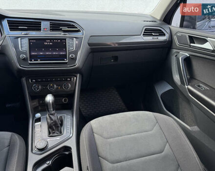 Серый Фольксваген Тигуан, объемом двигателя 2 л и пробегом 197 тыс. км за 22900 $, фото 18 на Automoto.ua