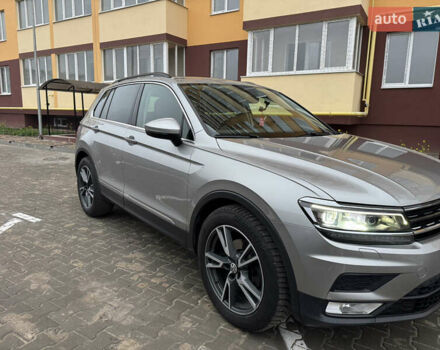 Серый Фольксваген Тигуан, объемом двигателя 1.97 л и пробегом 149 тыс. км за 25000 $, фото 2 на Automoto.ua