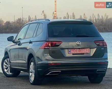 Серый Фольксваген Тигуан, объемом двигателя 2 л и пробегом 264 тыс. км за 15500 $, фото 4 на Automoto.ua