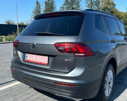 Сірий Фольксваген Тігуан, об'ємом двигуна 2 л та пробігом 135 тис. км за 15500 $, фото 2 на Automoto.ua