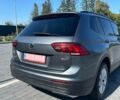 Сірий Фольксваген Тігуан, об'ємом двигуна 2 л та пробігом 135 тис. км за 15500 $, фото 2 на Automoto.ua