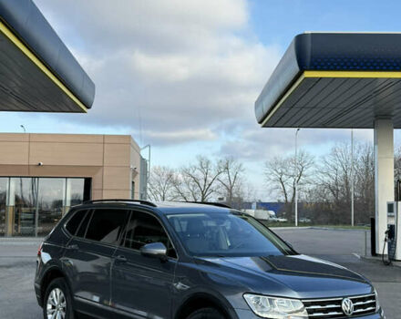 Серый Фольксваген Тигуан, объемом двигателя 2 л и пробегом 240 тыс. км за 14999 $, фото 2 на Automoto.ua