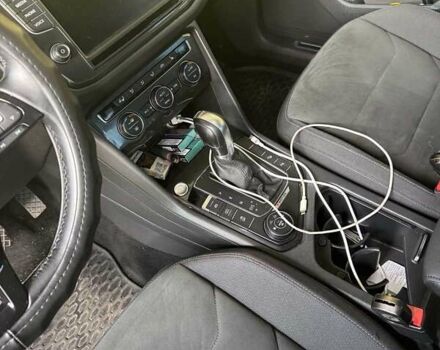 Серый Фольксваген Тигуан, объемом двигателя 2 л и пробегом 197 тыс. км за 22900 $, фото 11 на Automoto.ua