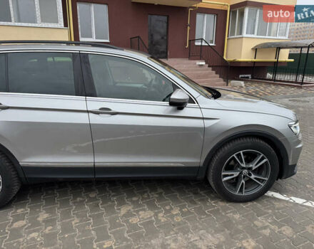 Серый Фольксваген Тигуан, объемом двигателя 1.97 л и пробегом 149 тыс. км за 25000 $, фото 3 на Automoto.ua