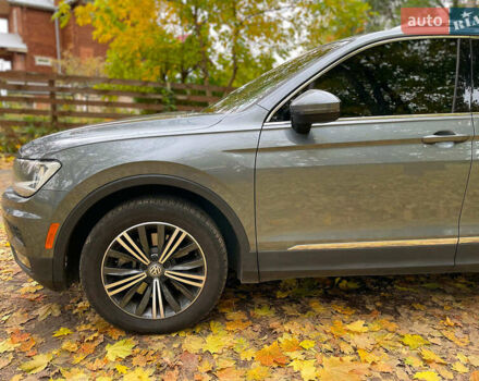 Серый Фольксваген Тигуан, объемом двигателя 2 л и пробегом 205 тыс. км за 16940 $, фото 17 на Automoto.ua