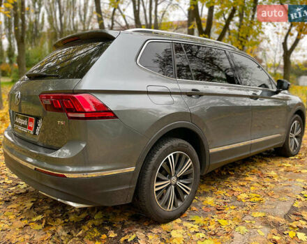 Серый Фольксваген Тигуан, объемом двигателя 2 л и пробегом 205 тыс. км за 16940 $, фото 11 на Automoto.ua