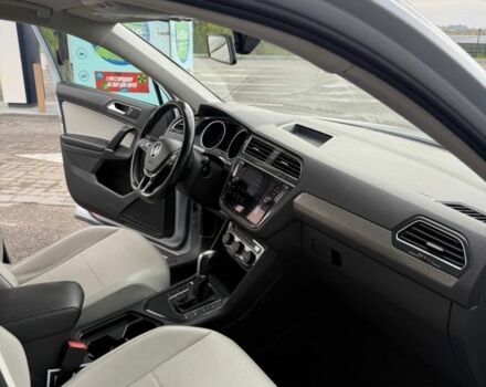 Серый Фольксваген Тигуан, объемом двигателя 2 л и пробегом 167 тыс. км за 15999 $, фото 16 на Automoto.ua