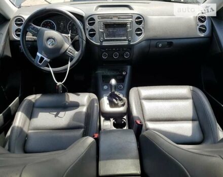 Серый Фольксваген Тигуан, объемом двигателя 2 л и пробегом 112 тыс. км за 3000 $, фото 5 на Automoto.ua