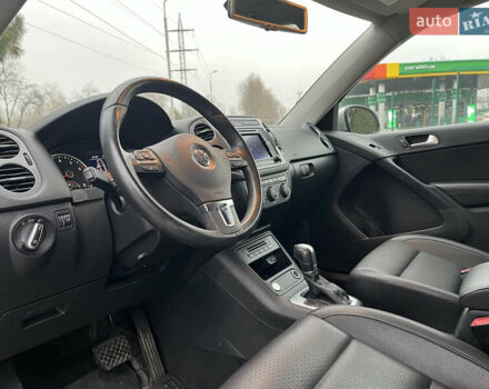 Серый Фольксваген Тигуан, объемом двигателя 2 л и пробегом 172 тыс. км за 10990 $, фото 7 на Automoto.ua