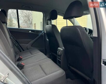 Сірий Фольксваген Тігуан, об'ємом двигуна 2 л та пробігом 196 тис. км за 13300 $, фото 25 на Automoto.ua