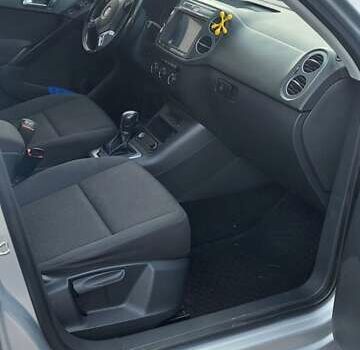 Серый Фольксваген Тигуан, объемом двигателя 1.98 л и пробегом 145 тыс. км за 12850 $, фото 2 на Automoto.ua