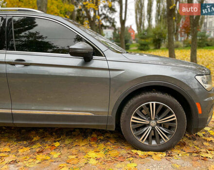 Серый Фольксваген Тигуан, объемом двигателя 2 л и пробегом 205 тыс. км за 16940 $, фото 8 на Automoto.ua