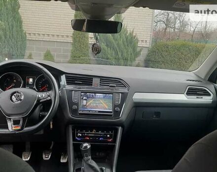 Серый Фольксваген Тигуан, объемом двигателя 2 л и пробегом 194 тыс. км за 25000 $, фото 11 на Automoto.ua