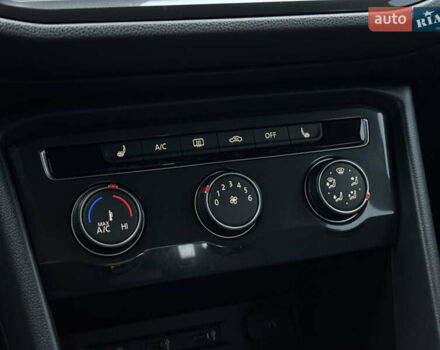 Серый Фольксваген Тигуан, объемом двигателя 2 л и пробегом 263 тыс. км за 18700 $, фото 31 на Automoto.ua