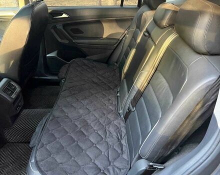 Серый Фольксваген Тигуан, объемом двигателя 2 л и пробегом 215 тыс. км за 21000 $, фото 6 на Automoto.ua