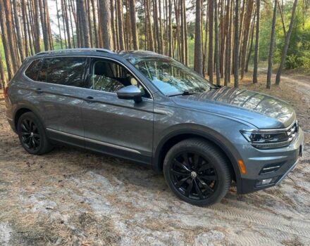 Серый Фольксваген Тигуан, объемом двигателя 2 л и пробегом 215 тыс. км за 21000 $, фото 3 на Automoto.ua