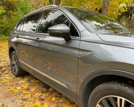 Серый Фольксваген Тигуан, объемом двигателя 2 л и пробегом 205 тыс. км за 16940 $, фото 6 на Automoto.ua
