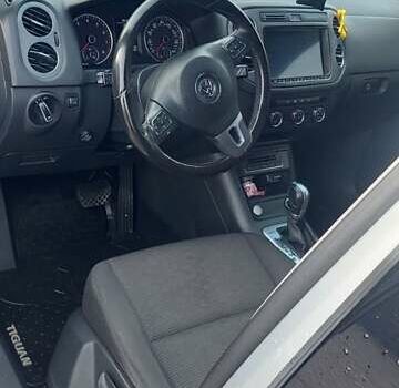 Серый Фольксваген Тигуан, объемом двигателя 1.98 л и пробегом 145 тыс. км за 12850 $, фото 10 на Automoto.ua