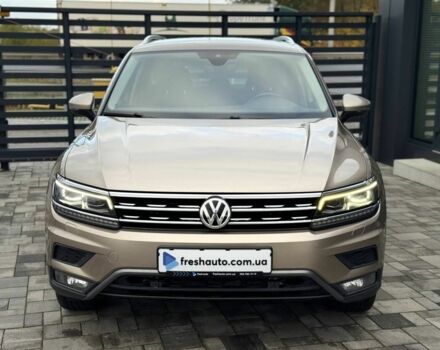 Серый Фольксваген Тигуан, объемом двигателя 2 л и пробегом 320 тыс. км за 20500 $, фото 1 на Automoto.ua