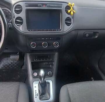 Серый Фольксваген Тигуан, объемом двигателя 1.98 л и пробегом 145 тыс. км за 12850 $, фото 12 на Automoto.ua