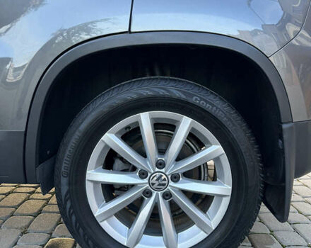 Сірий Фольксваген Тігуан, об'ємом двигуна 1.98 л та пробігом 158 тис. км за 13999 $, фото 44 на Automoto.ua