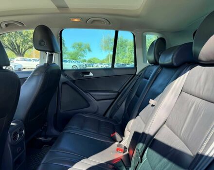 Серый Фольксваген Тигуан, объемом двигателя 2 л и пробегом 53 тыс. км за 12000 $, фото 10 на Automoto.ua