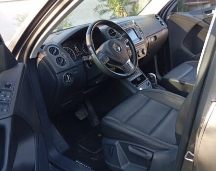 Серый Фольксваген Тигуан, объемом двигателя 2 л и пробегом 160 тыс. км за 15000 $, фото 3 на Automoto.ua