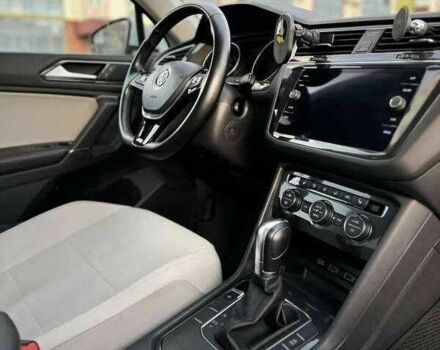 Серый Фольксваген Тигуан, объемом двигателя 2 л и пробегом 107 тыс. км за 16000 $, фото 4 на Automoto.ua