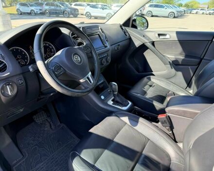 Серый Фольксваген Тигуан, объемом двигателя 2 л и пробегом 53 тыс. км за 12000 $, фото 7 на Automoto.ua