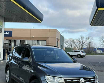 Серый Фольксваген Тигуан, объемом двигателя 2 л и пробегом 240 тыс. км за 14999 $, фото 4 на Automoto.ua