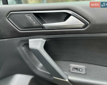 Серый Фольксваген Тигуан, объемом двигателя 2 л и пробегом 126 тыс. км за 19400 $, фото 5 на Automoto.ua