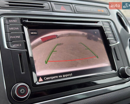 Серый Фольксваген Тигуан, объемом двигателя 2 л и пробегом 181 тыс. км за 15000 $, фото 27 на Automoto.ua