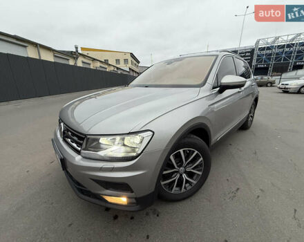 Серый Фольксваген Тигуан, объемом двигателя 2 л и пробегом 263 тыс. км за 18700 $, фото 2 на Automoto.ua